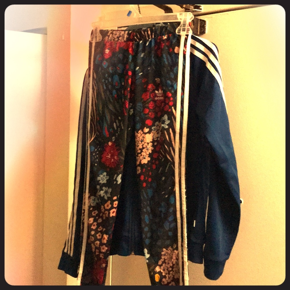 Women Adidas Originals set!!